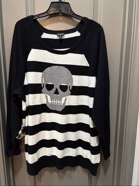 torrid size 3 Black, White & Gray Striped Skull Crewneck Sweater